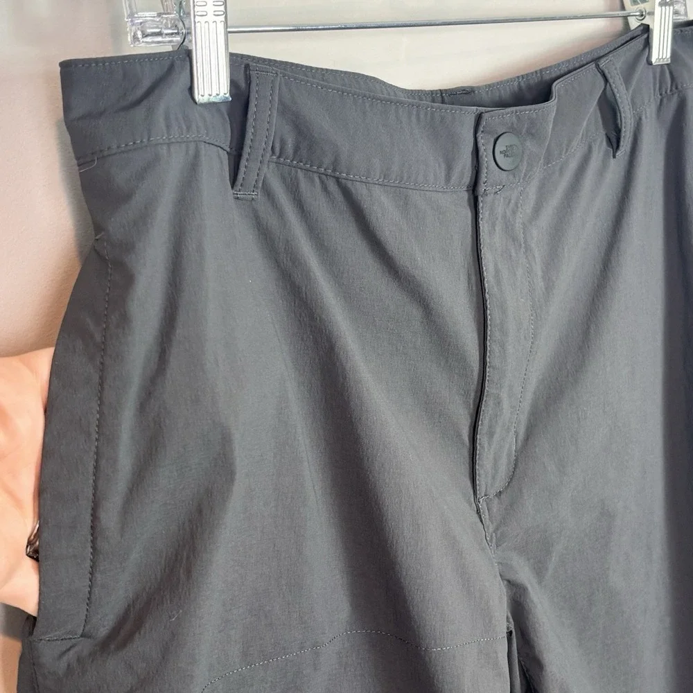 The north Face Men's Grey Hiking Shorts Size 34 Outdoors Lightweight Pockets